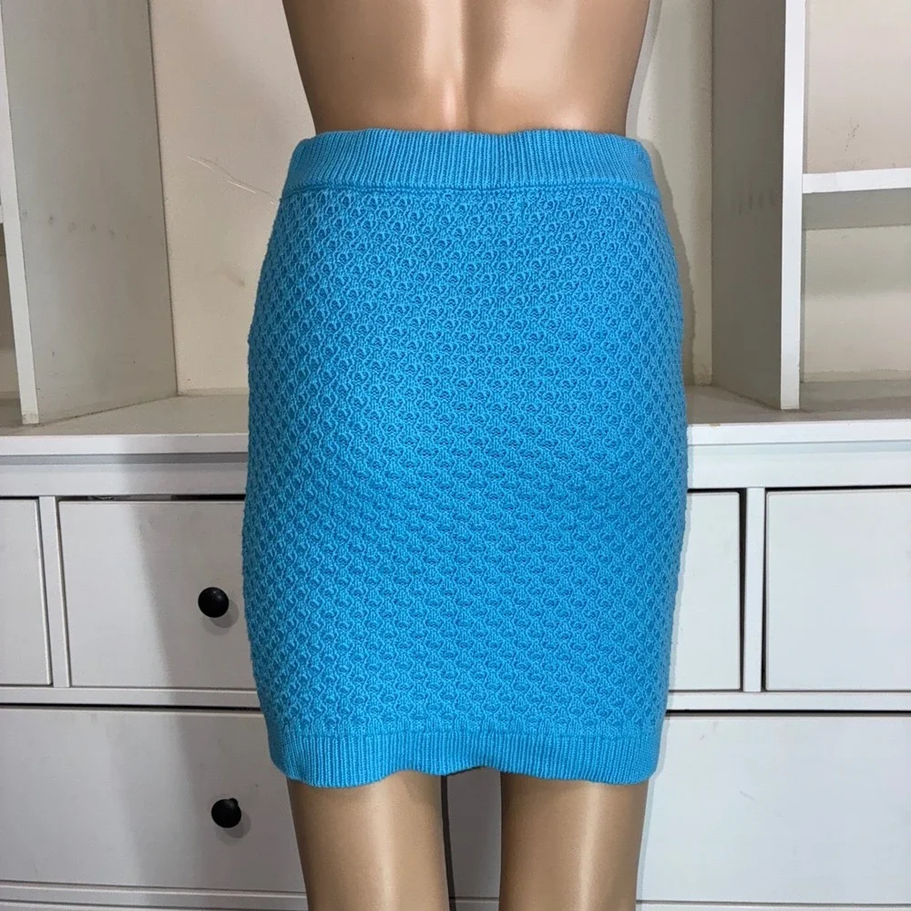 Blue‎ Knit Daisy Mini Skirt Small Floral Applique Textured Honeycomb